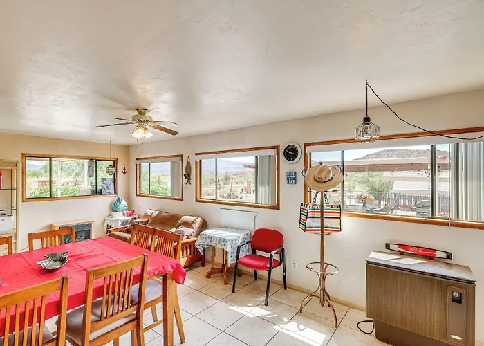 Holiday home 3 Mi To Lake! Retreat W/ Fire Pit